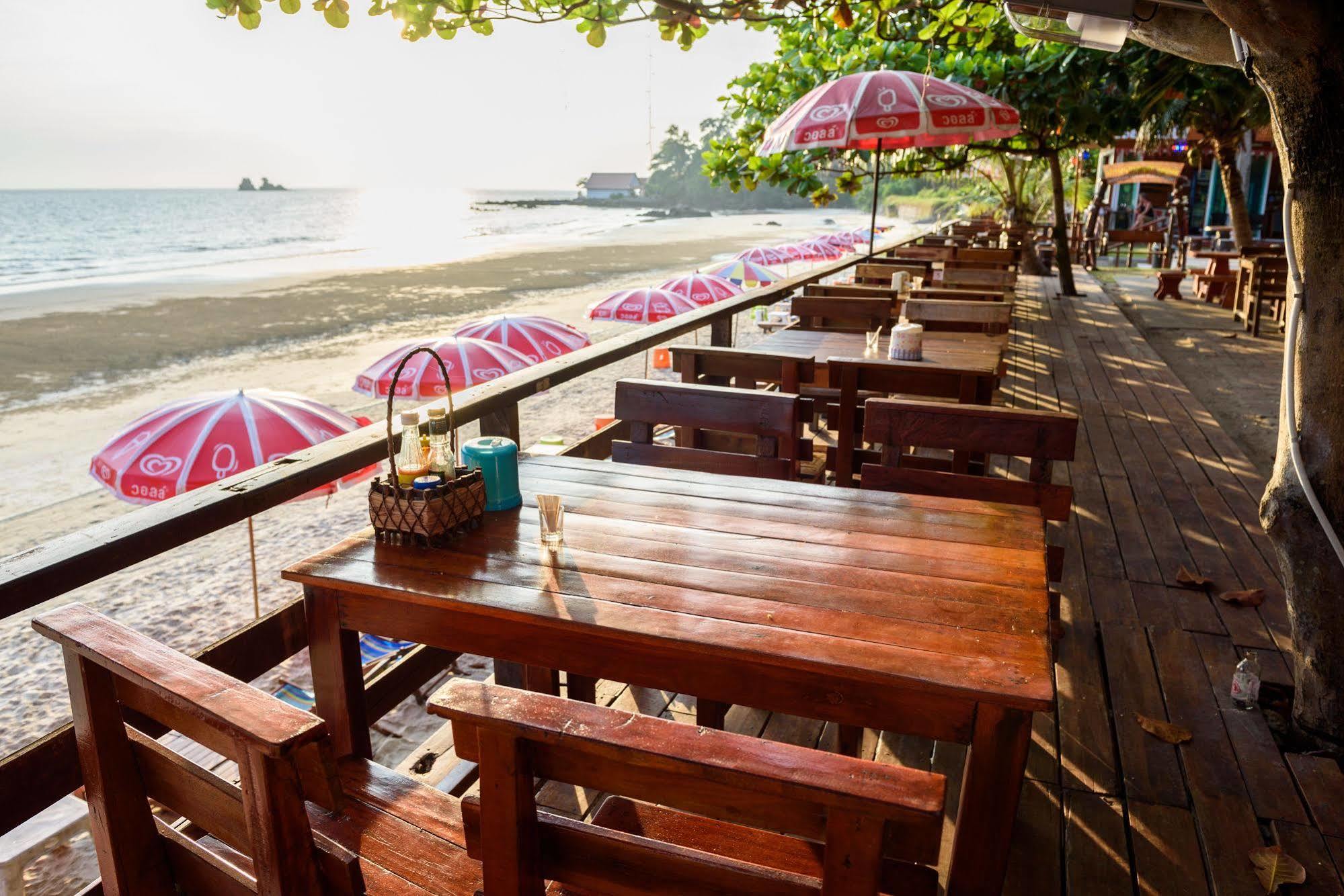Baansuan Aokhai Beach Resort Mae Phim Bagian luar foto