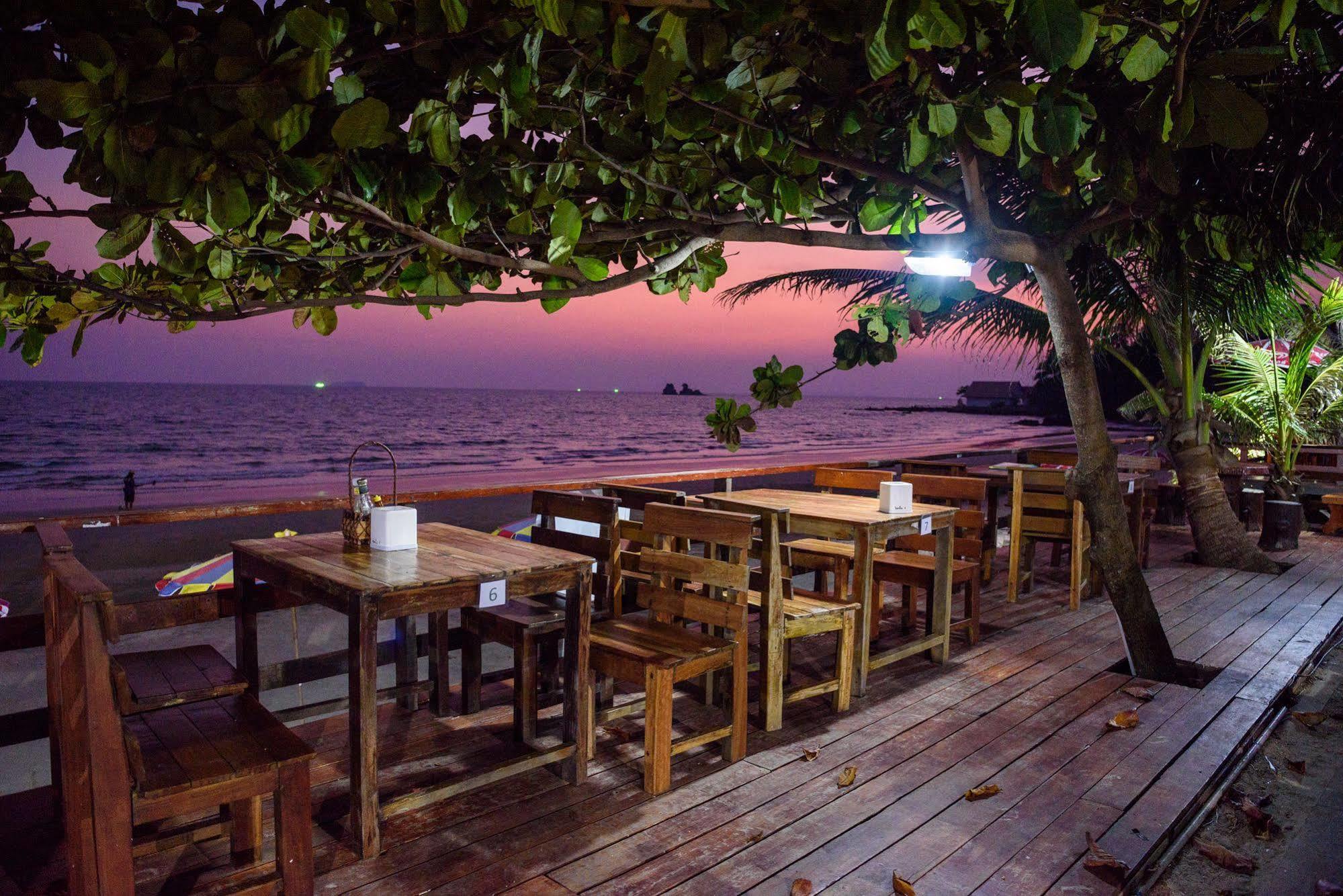 Baansuan Aokhai Beach Resort Mae Phim Bagian luar foto