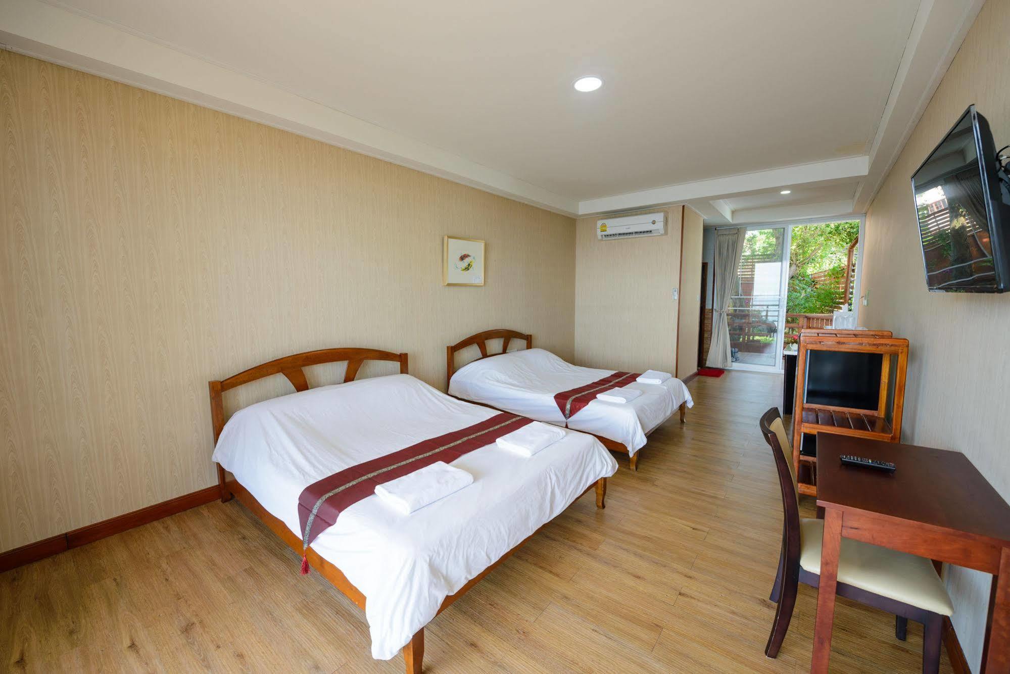 Baansuan Aokhai Beach Resort Mae Phim Bagian luar foto