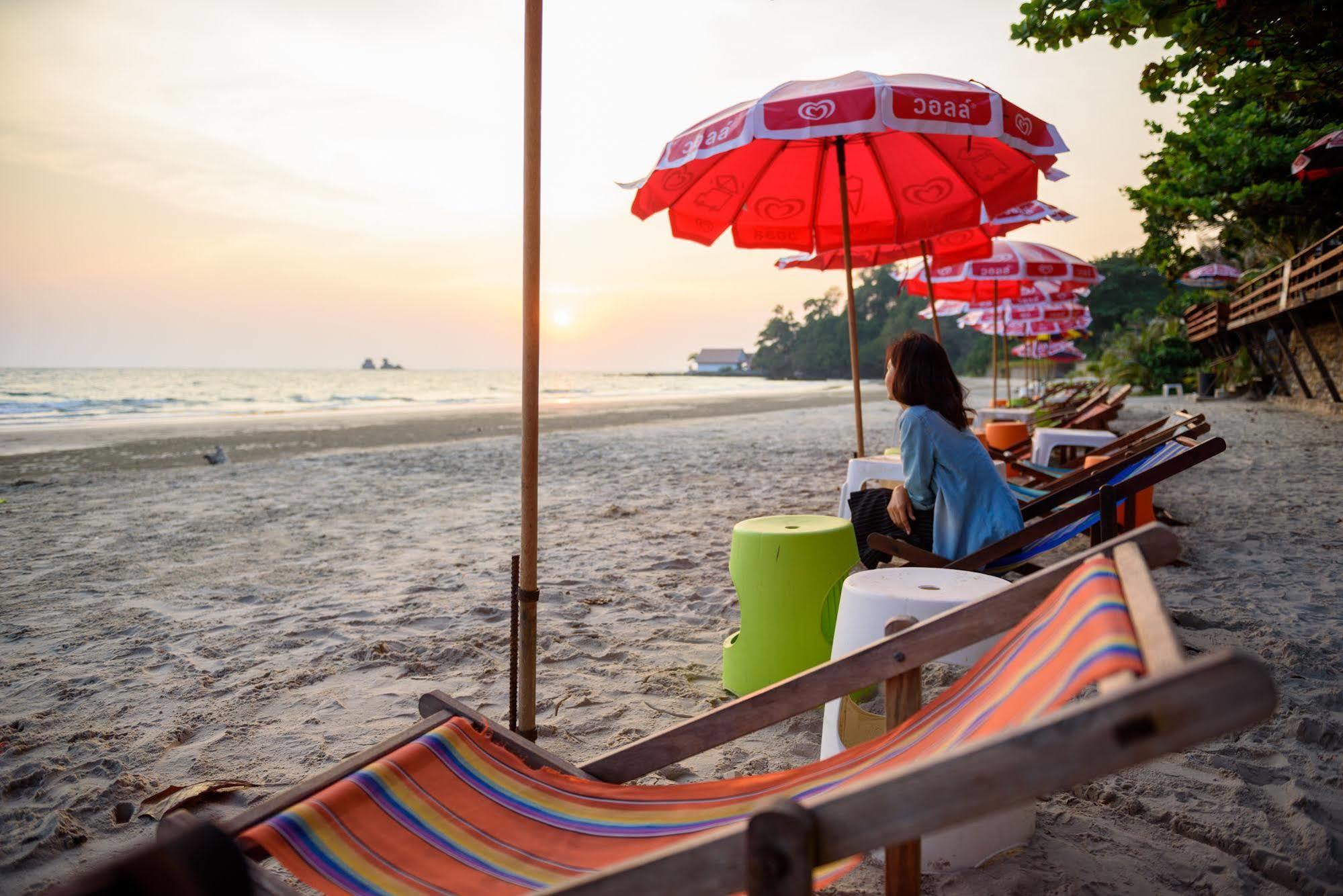 Baansuan Aokhai Beach Resort Mae Phim Bagian luar foto