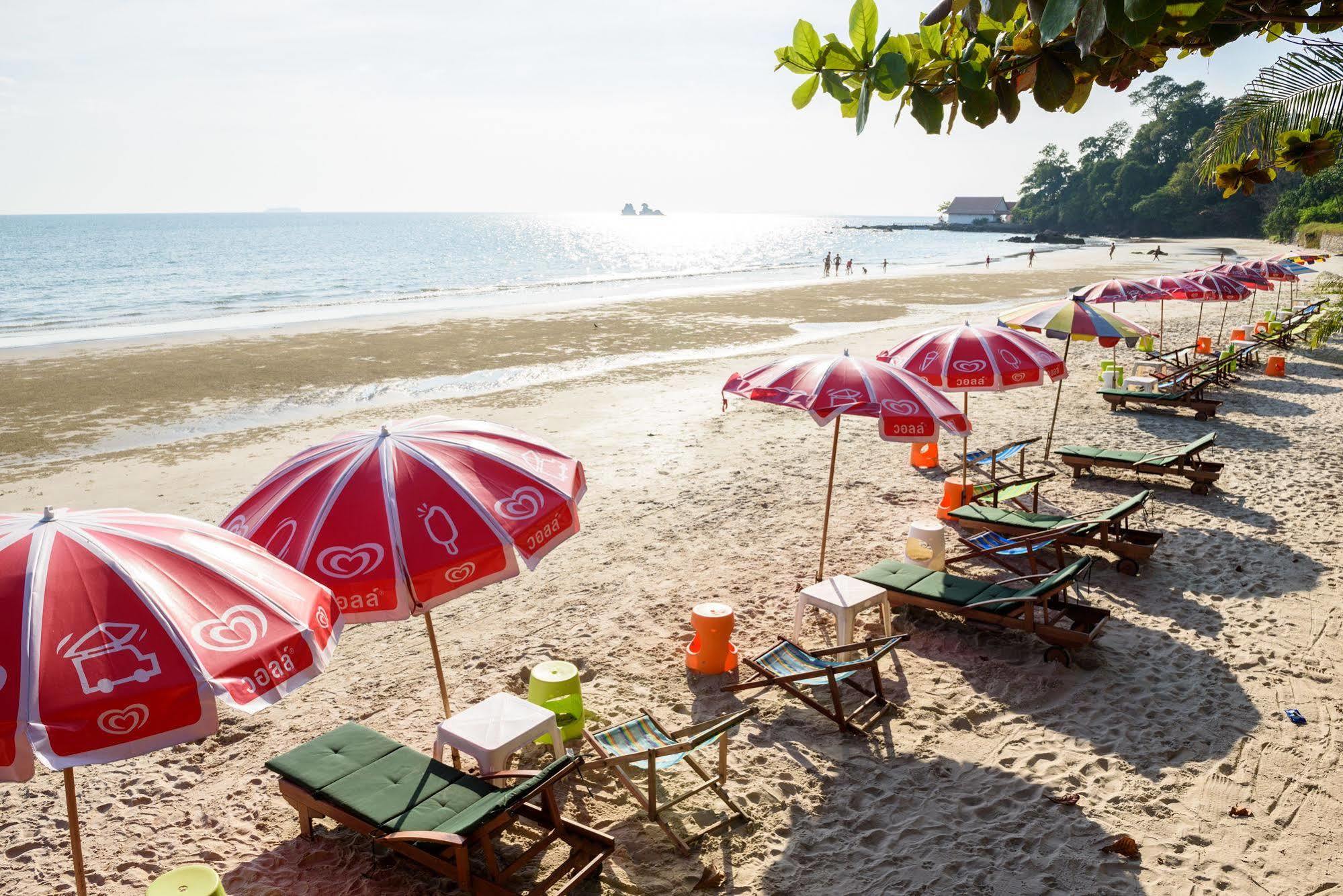 Baansuan Aokhai Beach Resort Mae Phim Bagian luar foto