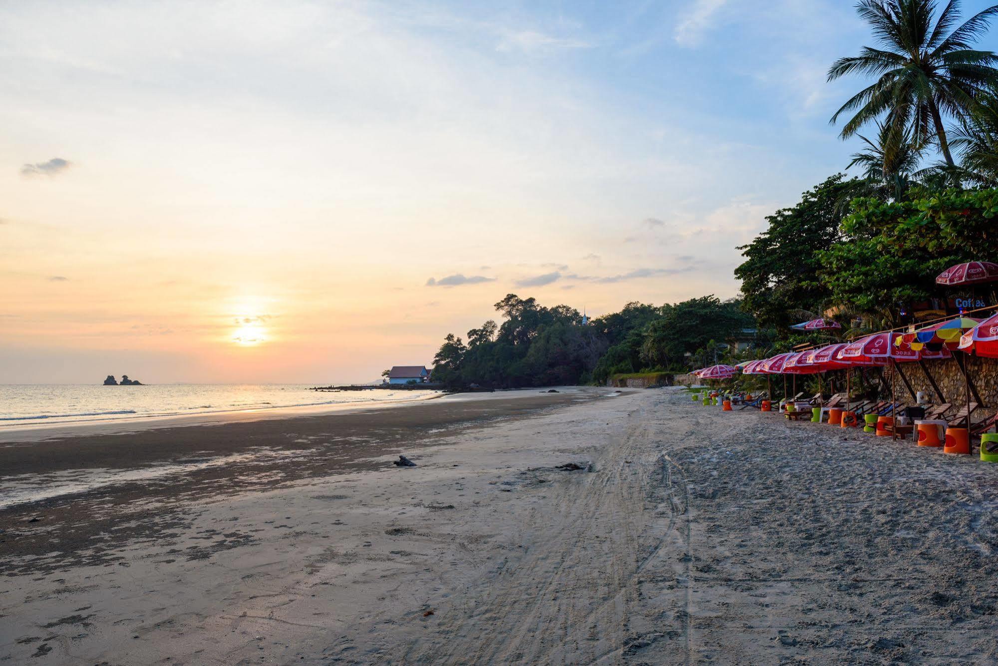 Baansuan Aokhai Beach Resort Mae Phim Bagian luar foto